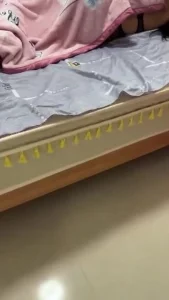 反差已婚母狗背着老公带情人来家里偷情内射