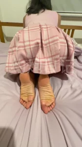 家里就剩我跟上大学的小姨子