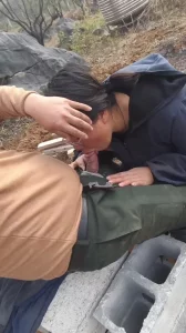 干着农活突然在她孩子面前发骚被暴力打桩